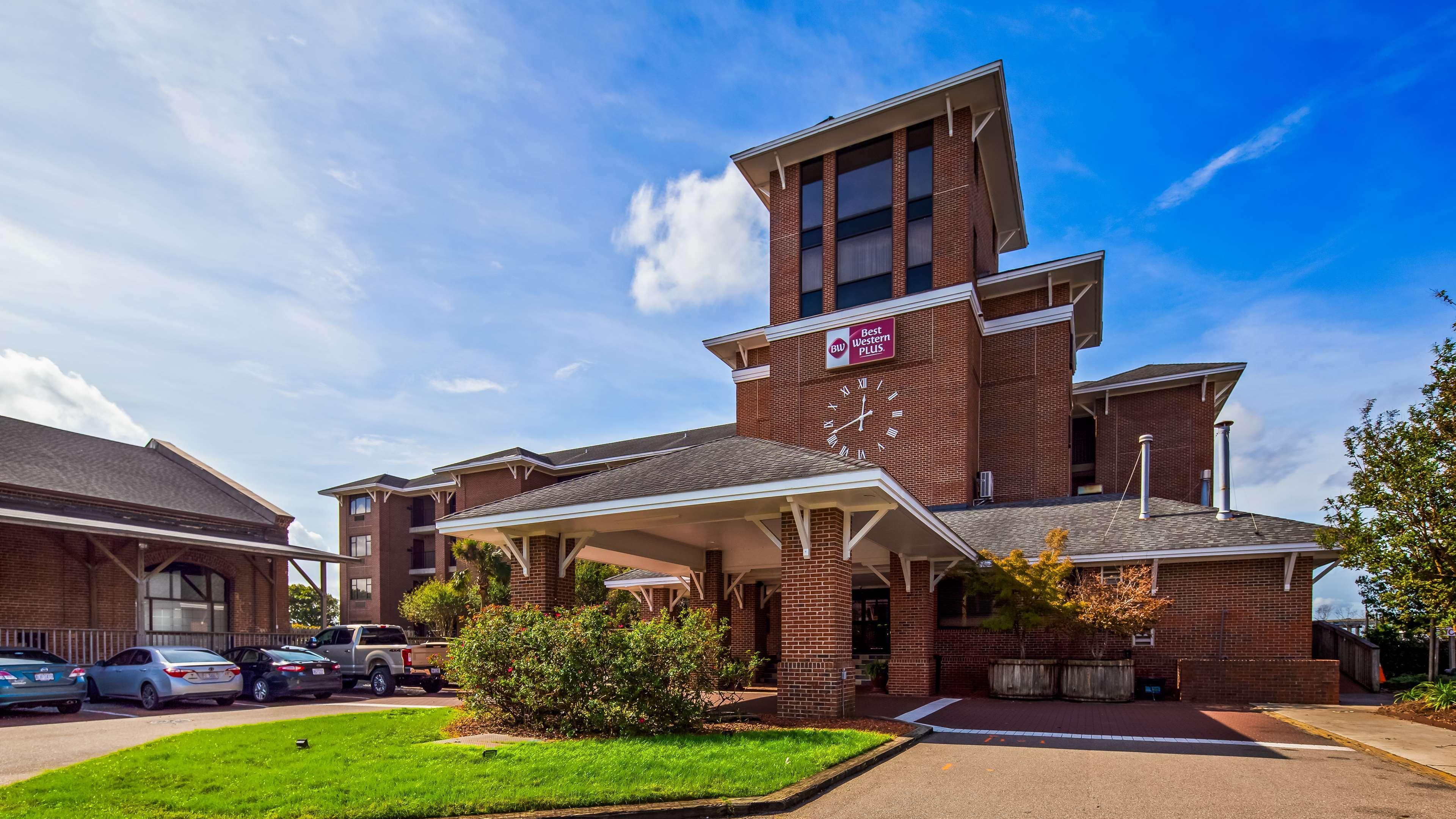 Best Western Plus Coastline Inn Wilmington Exterior photo