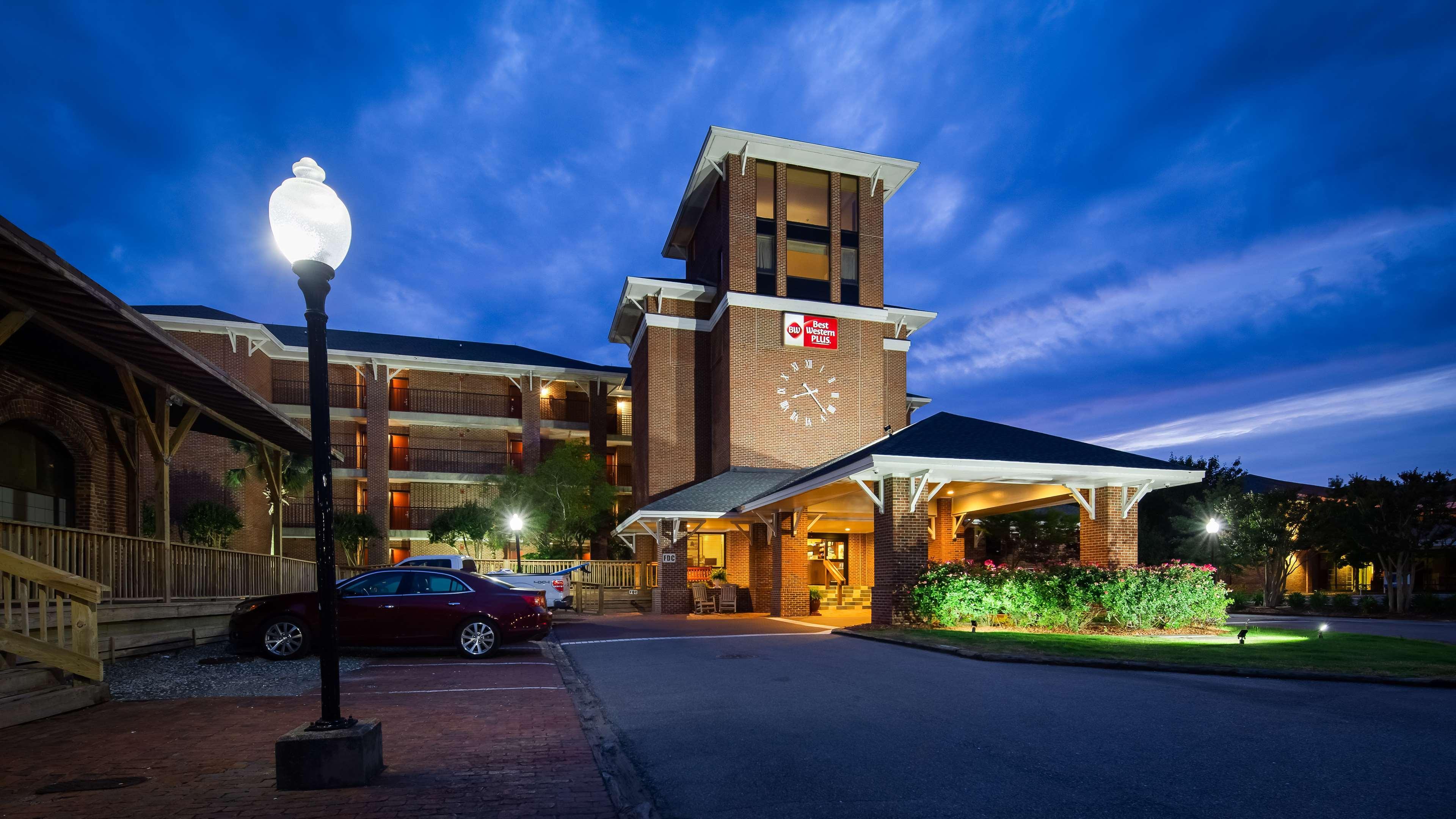 Best Western Plus Coastline Inn Wilmington Exterior photo