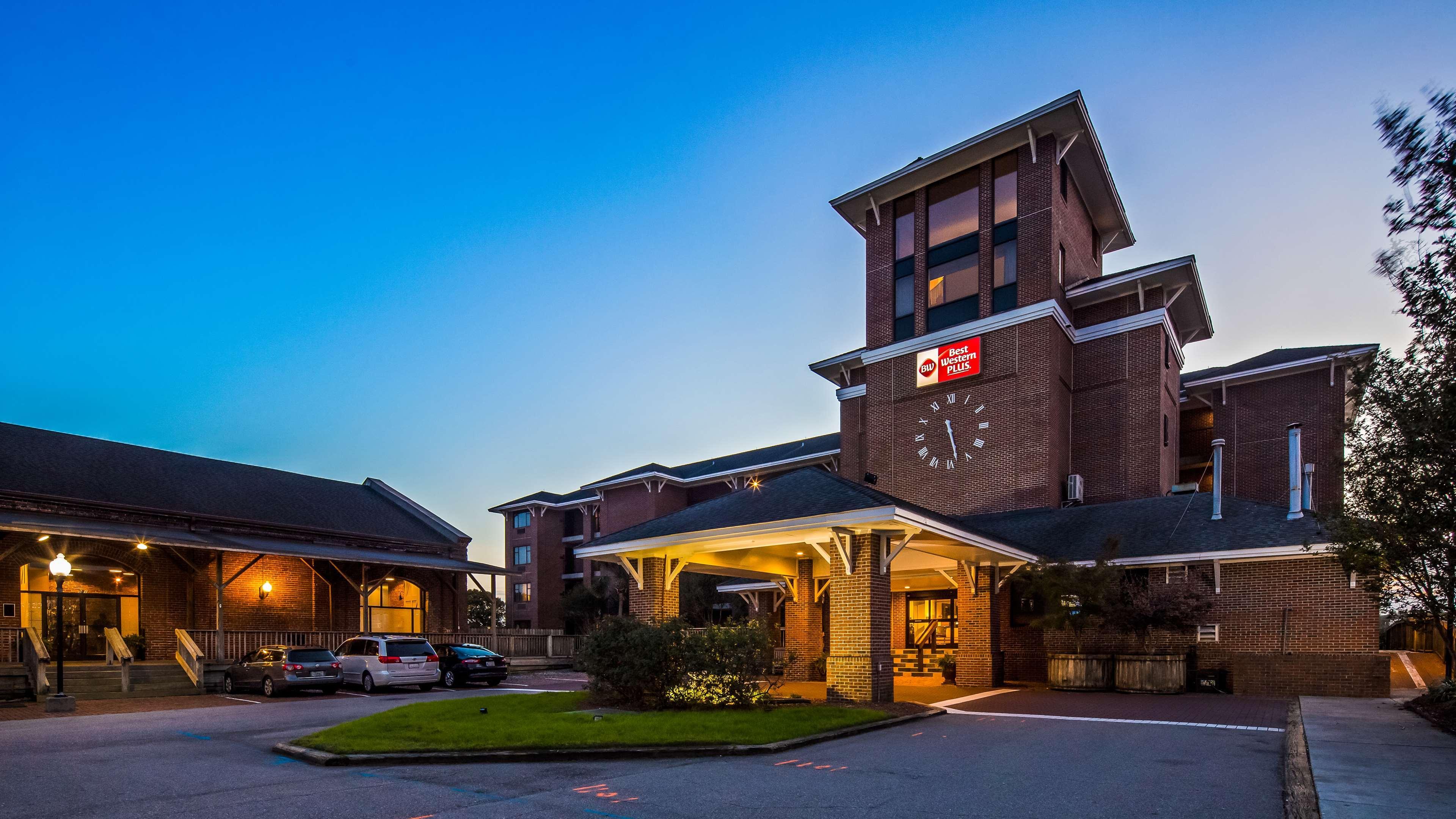 Best Western Plus Coastline Inn Wilmington Exterior photo