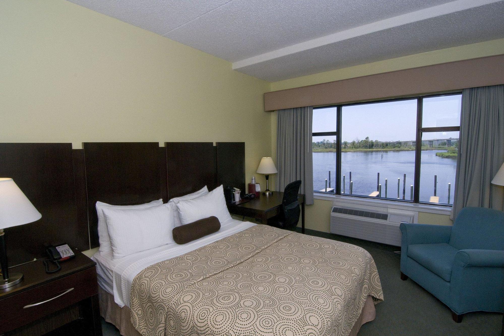 Best Western Plus Coastline Inn Wilmington Exterior photo