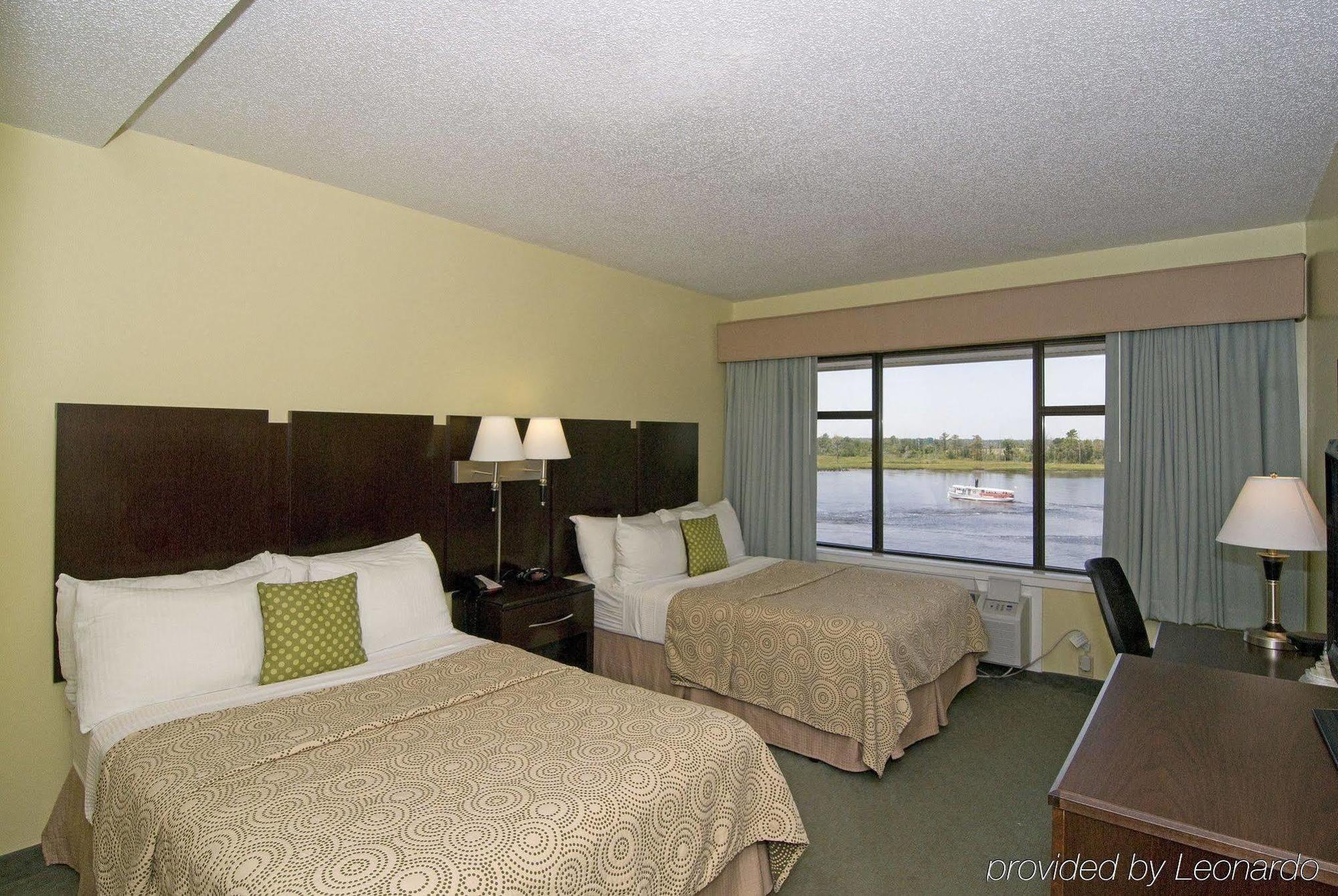 Best Western Plus Coastline Inn Wilmington Exterior photo