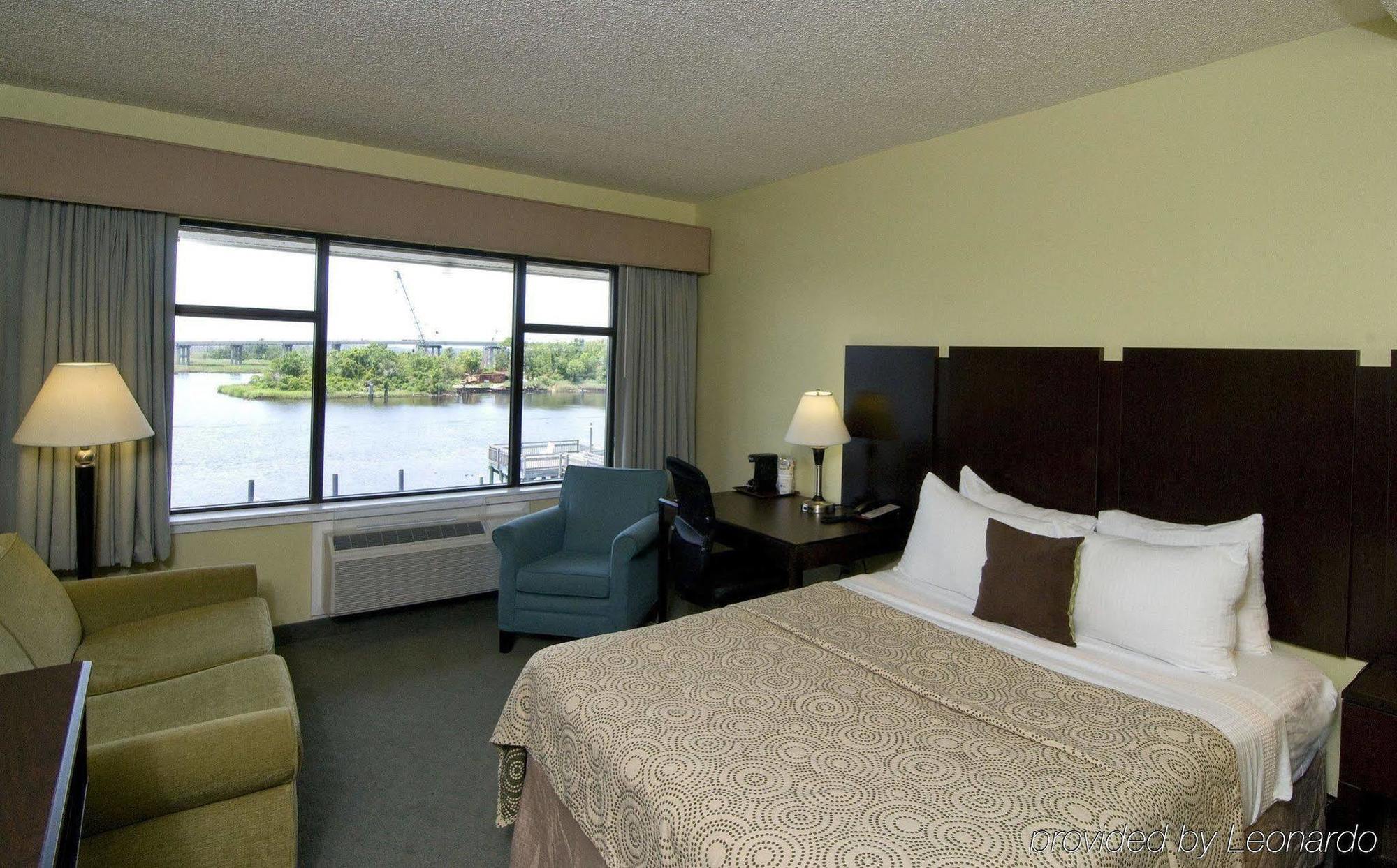 Best Western Plus Coastline Inn Wilmington Exterior photo